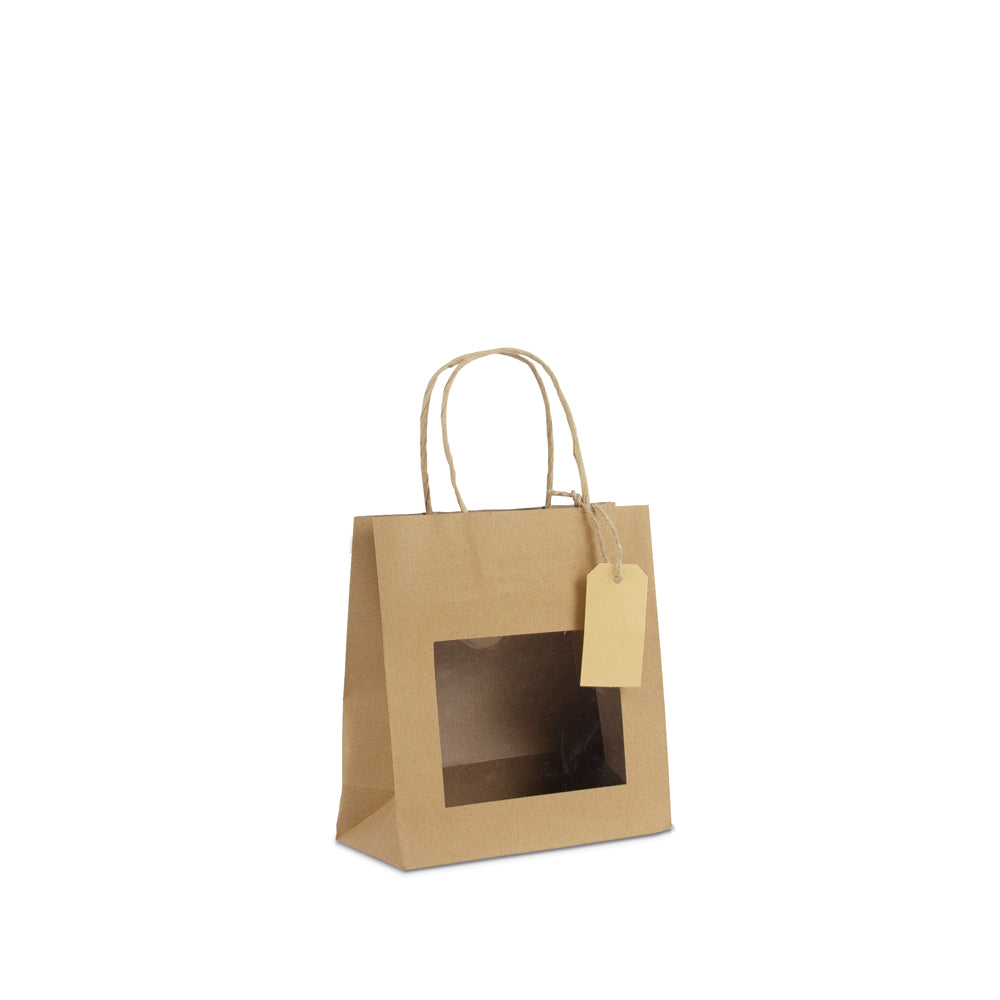 Twisted papieren cadeautasjes met venster en hangtags